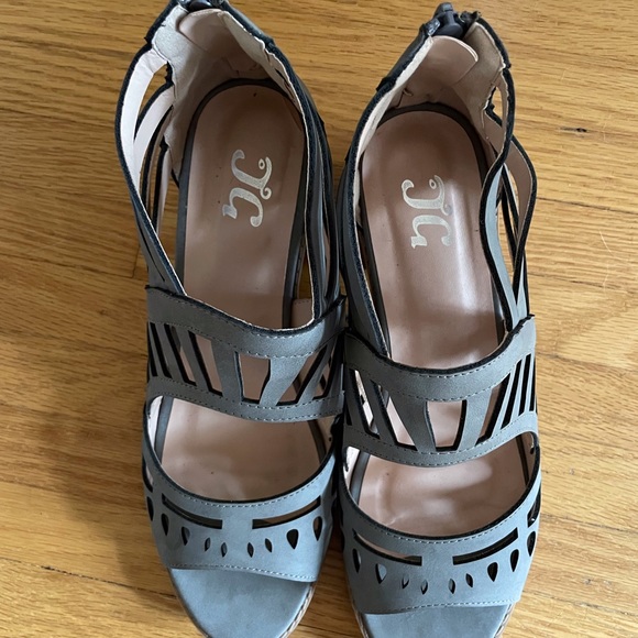 TG gladiator heel sandals, size 8.5. Gently worn. - Picture 5 of 10